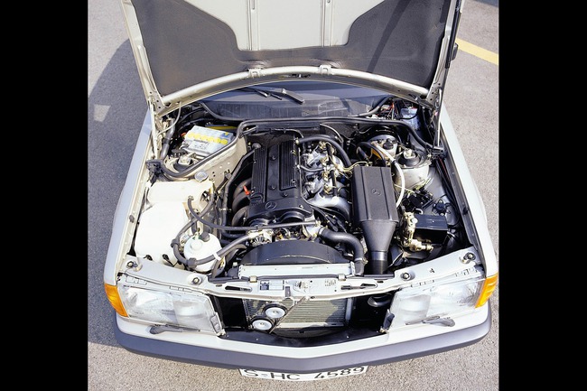 Những mẫu động cơ Mercedes-Benz từng trang bị cho C-Class 6